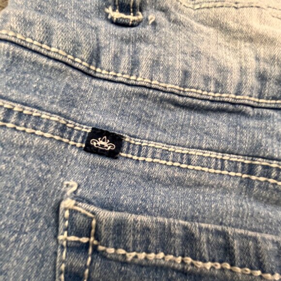 Almost Famous Women's SZ 9 Distressed Denim Shorts Lace Trim Baby Doll JCP49898 - Picture 12 of 14